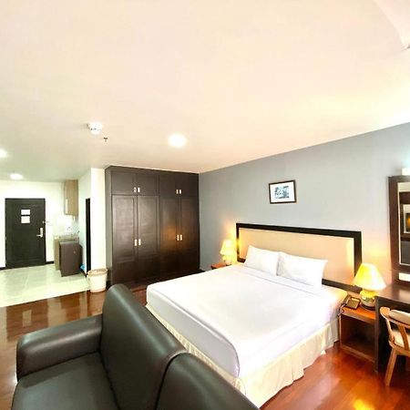J Town Serviced Apartments&Hotel Si Racha Exterior photo