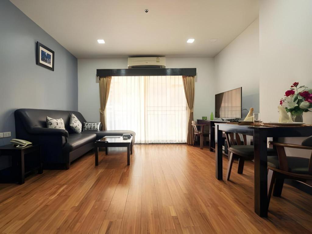 J Town Serviced Apartments&Hotel Si Racha Exterior photo