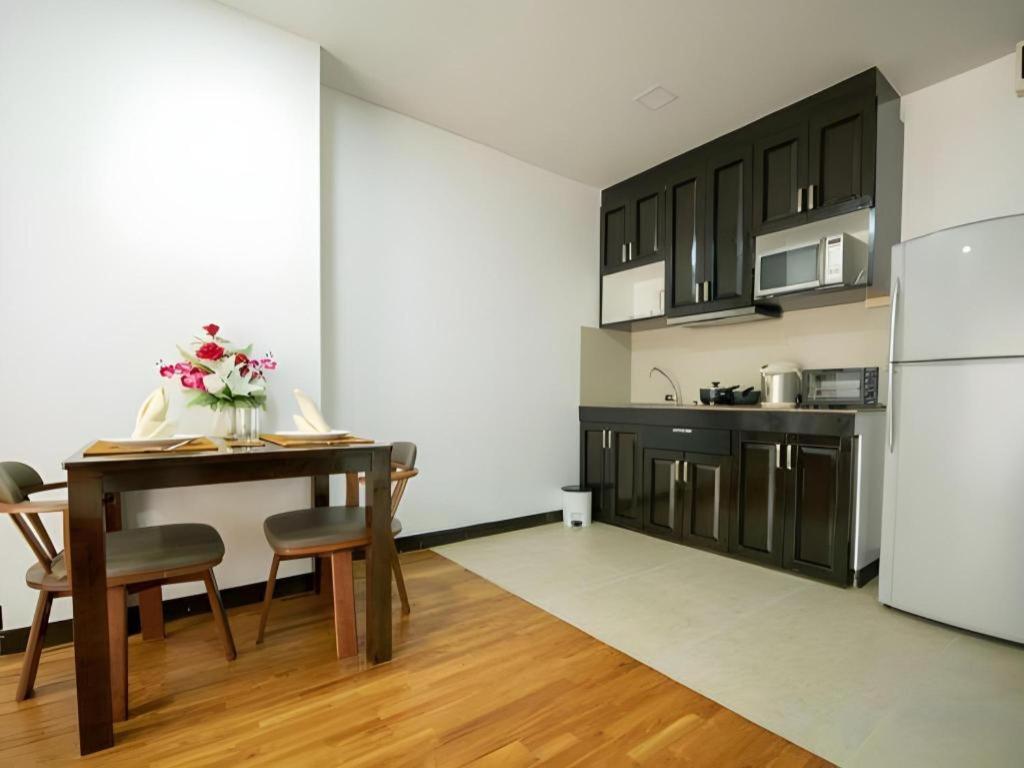 J Town Serviced Apartments&Hotel Si Racha Exterior photo
