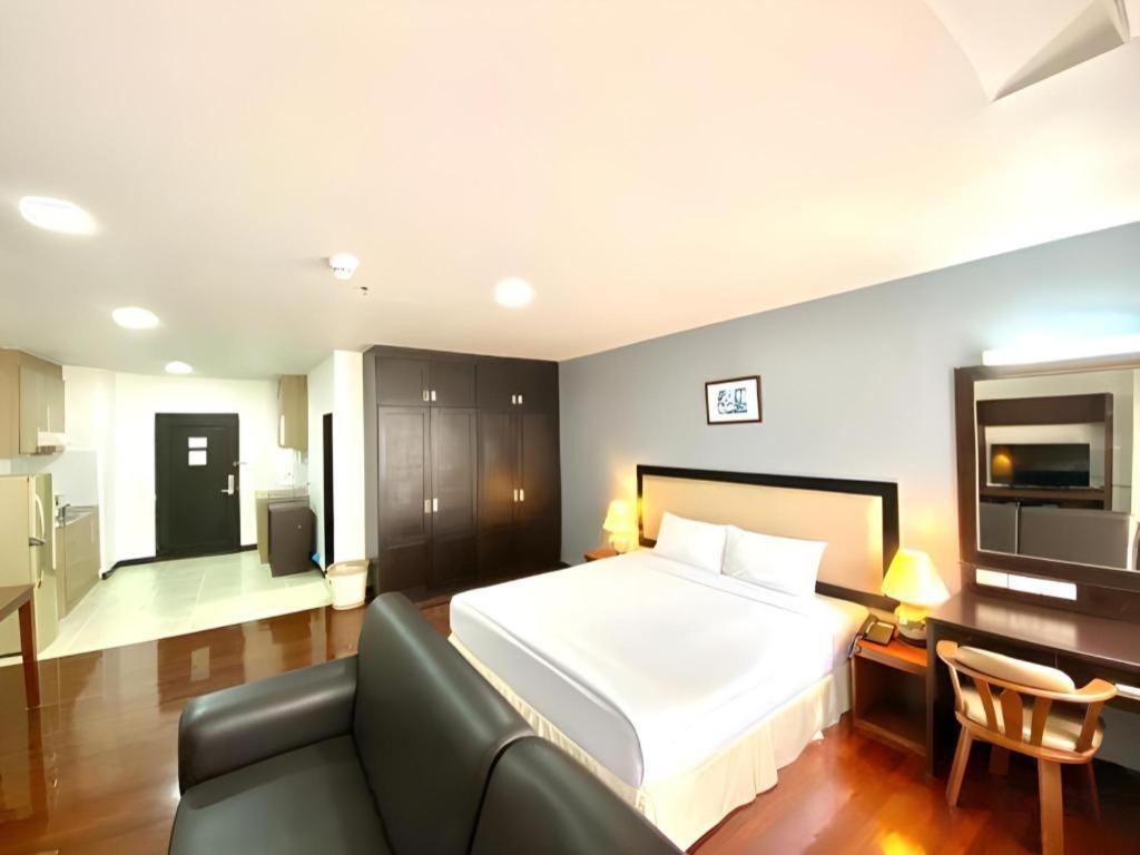 J Town Serviced Apartments&Hotel Si Racha Exterior photo