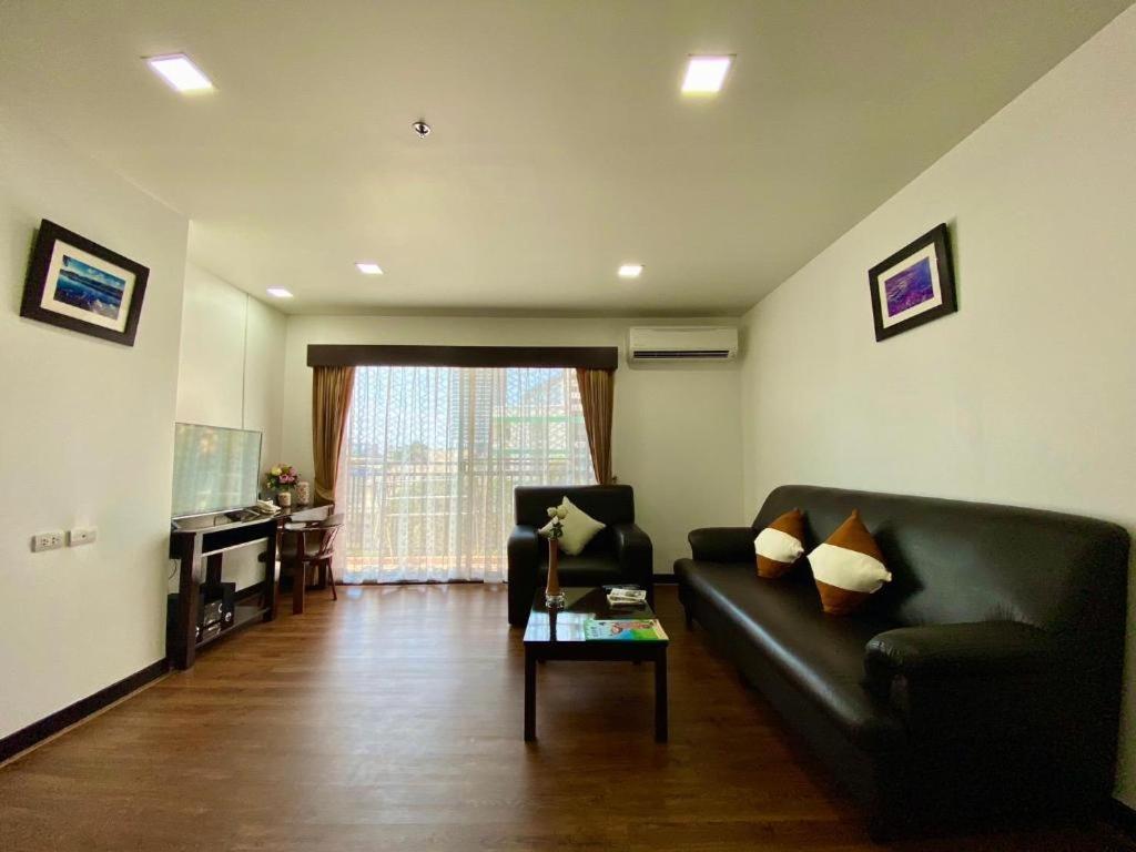 J Town Serviced Apartments&Hotel Si Racha Exterior photo