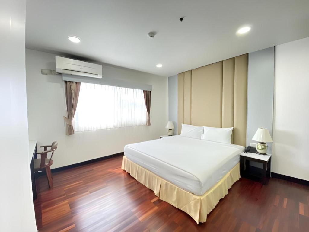 J Town Serviced Apartments&Hotel Si Racha Exterior photo