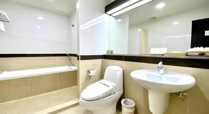 J Town Serviced Apartments&Hotel Si Racha Exterior photo