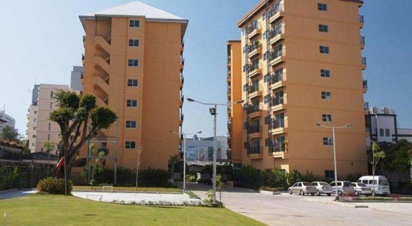 J Town Serviced Apartments&Hotel Si Racha Exterior photo