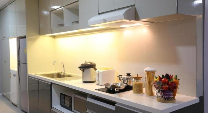 J Town Serviced Apartments&Hotel Si Racha Exterior photo