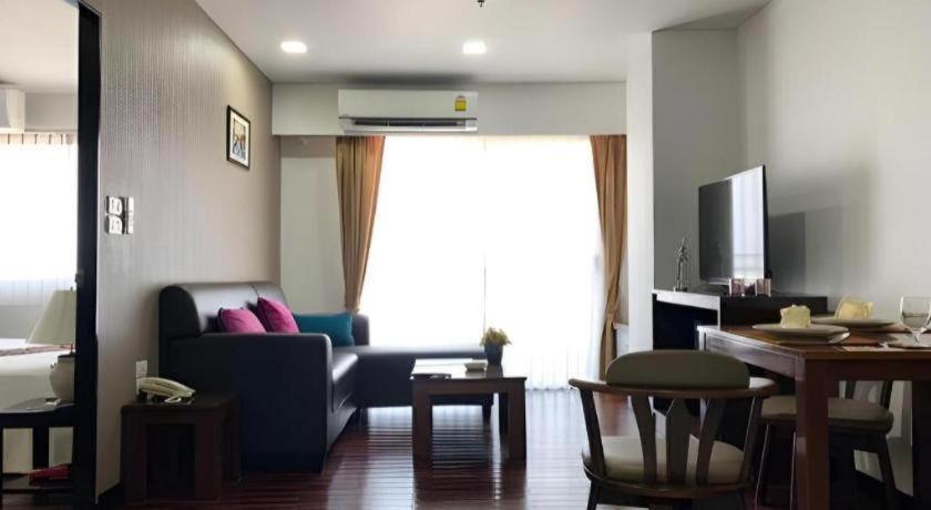 J Town Serviced Apartments&Hotel Si Racha Exterior photo