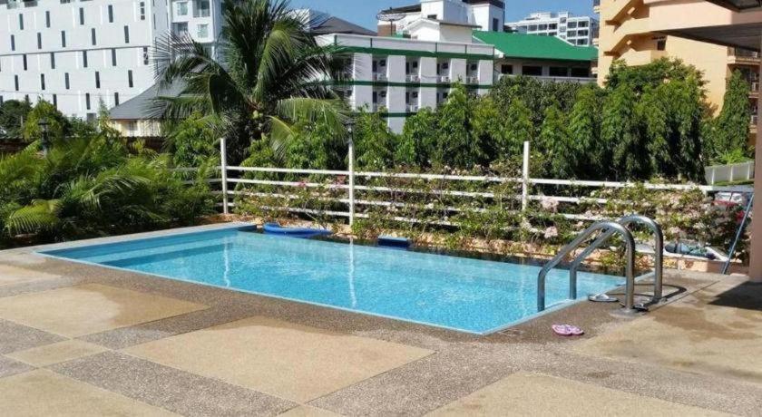 J Town Serviced Apartments&Hotel Si Racha Exterior photo
