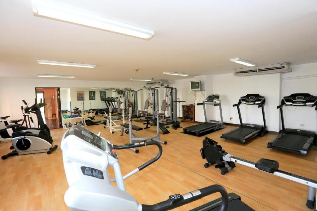 J Town Serviced Apartments&Hotel Si Racha Exterior photo