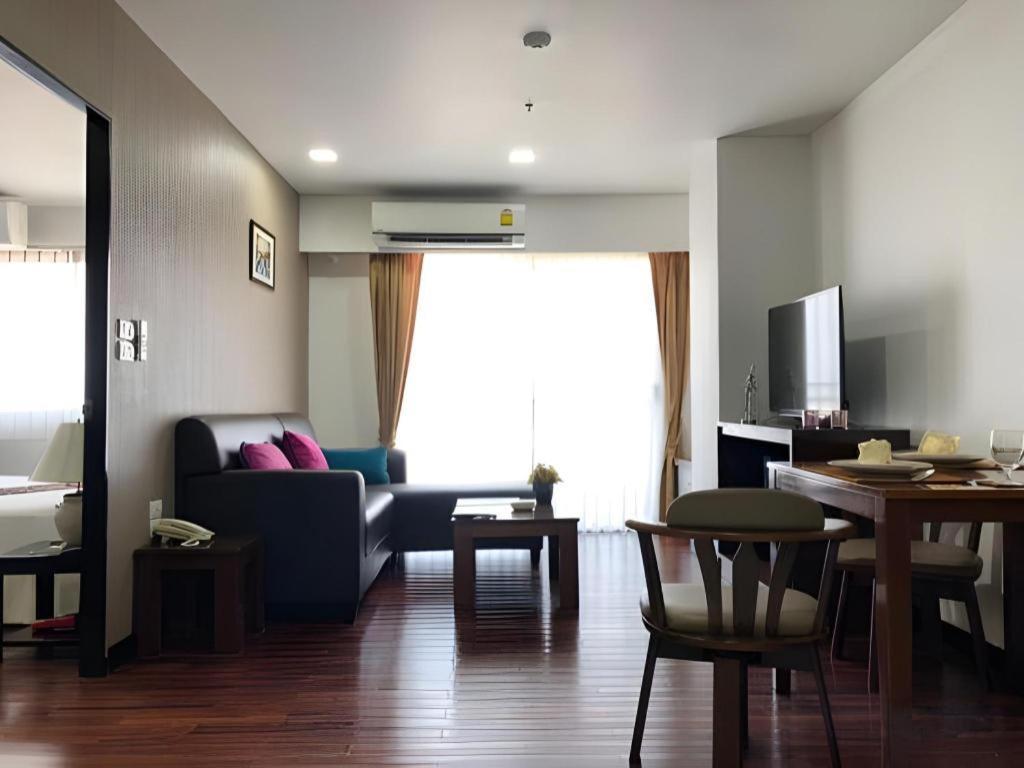J Town Serviced Apartments&Hotel Si Racha Exterior photo