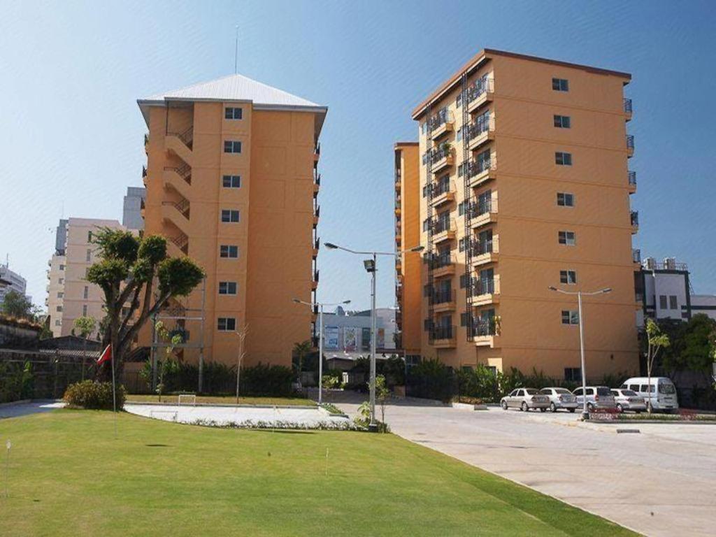 J Town Serviced Apartments&Hotel Si Racha Exterior photo