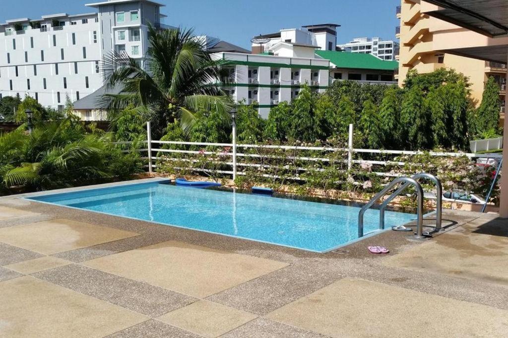 J Town Serviced Apartments&Hotel Si Racha Exterior photo